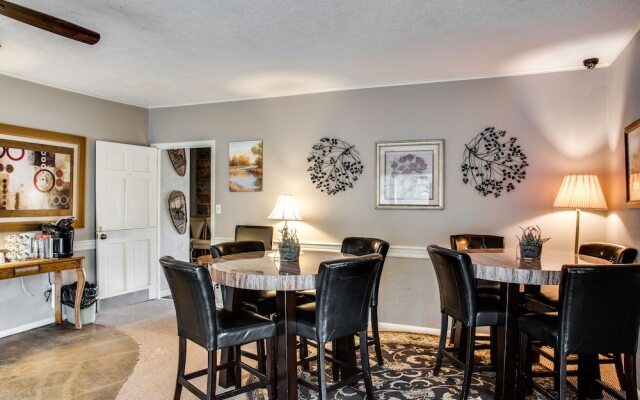 Cliff Dwellers Inn