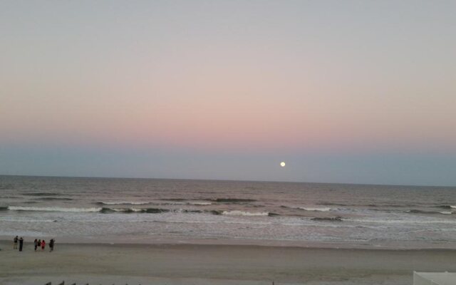 Driftwood Beach Motel