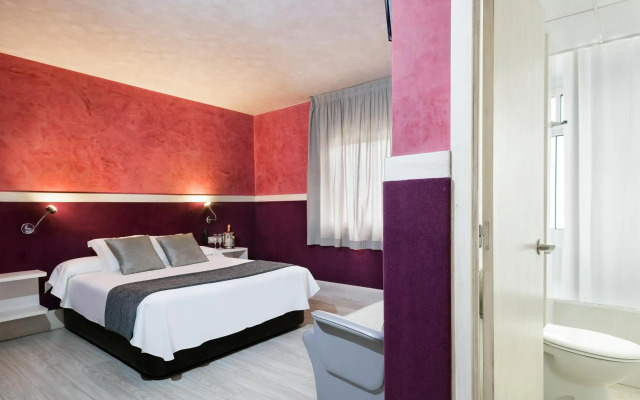Hotel H