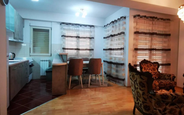 Splendid Two Bedroom Apartment Anastas Mitrev 25