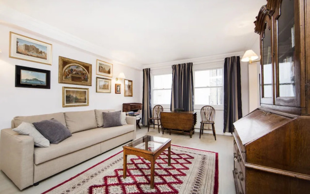 Comfortable one bedroom apartment in Notting Hill, Lambton Place near Portobello