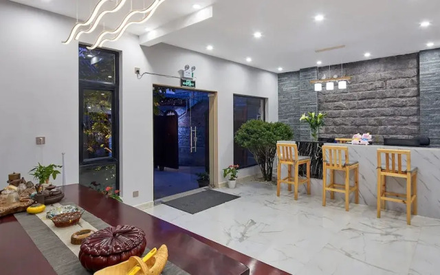 Floral Hotel Dali Yixin Yard