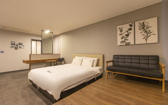 Calm Rest Hotel Busan Sasang
