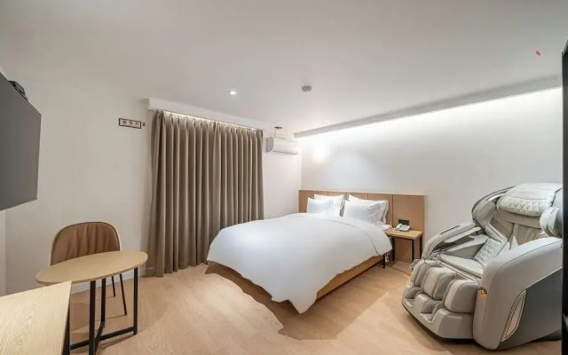 Brown Dot Hotel Gumi