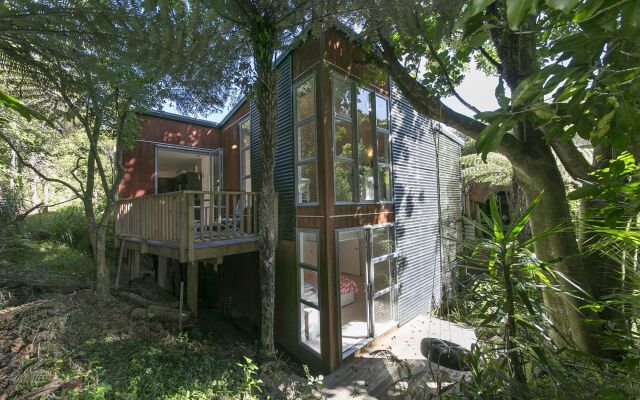 Ted's Cottage near Little Oneroa Beach