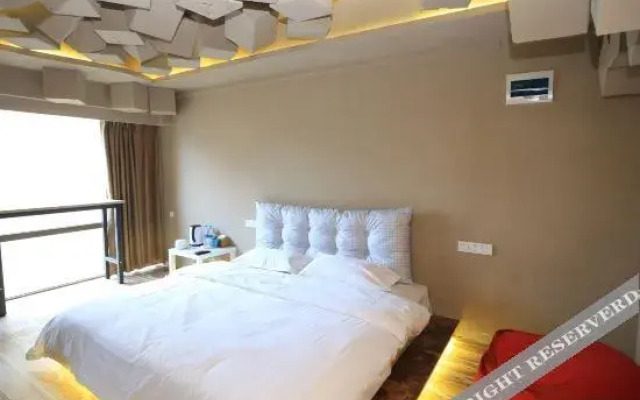 V Theme Theater Hotel  (Chongqing University Town Xijie)
