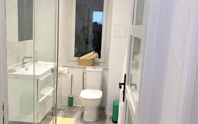 Apartment With 2 Bedrooms In Forcalquier With Wifi