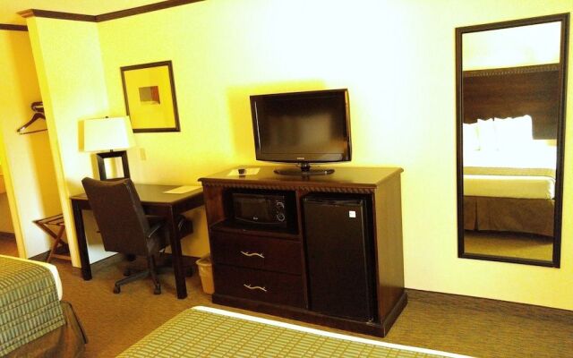 Cochran Inn & Suites