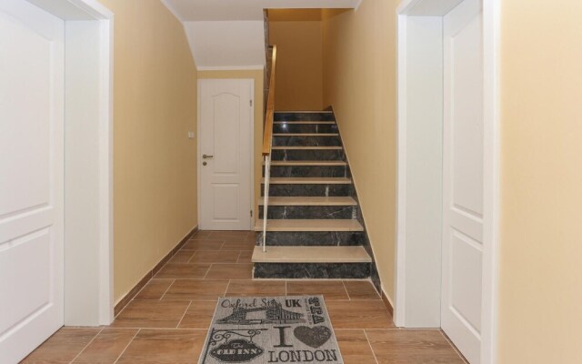 Stunning Apartment in Kastel Stari With Wifi