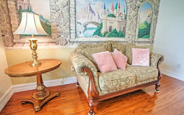 Naples Home w/ Pool, Extended Stays Welcome!