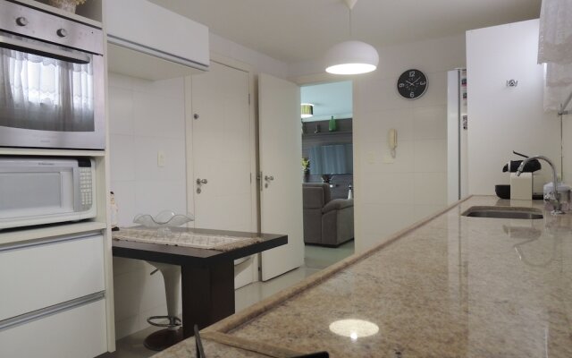 Lindo Amplo 3 Quarto em Prédio Frente Mar