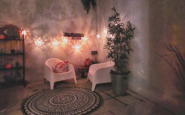 Frs002 Floresold Town: Elegant Studio W/ Patio