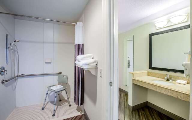 La Quinta Inn & Suites by Wyndham Houston Baytown East