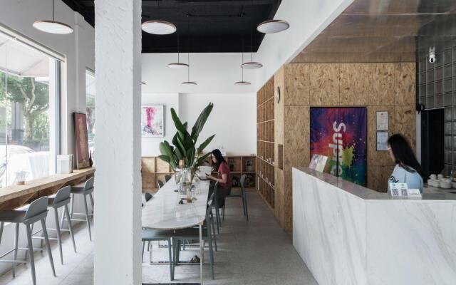 WEFLOW Hostel
