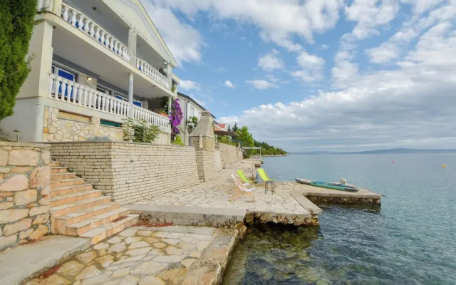 Villa Seafront Escape