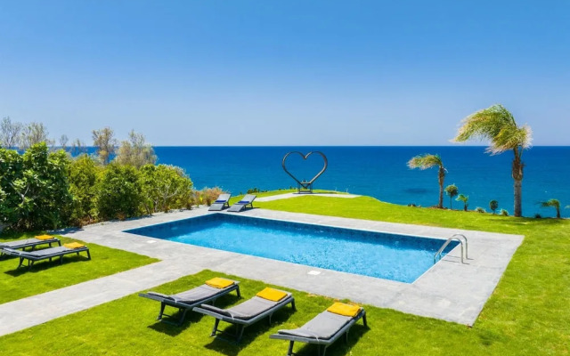 Villa Beach Heaven in Pomos