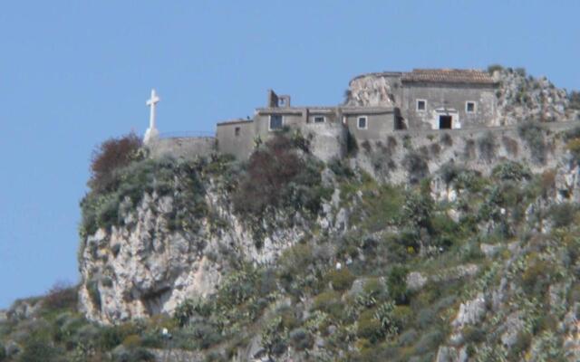 Teatro Greco Balcony Apartment