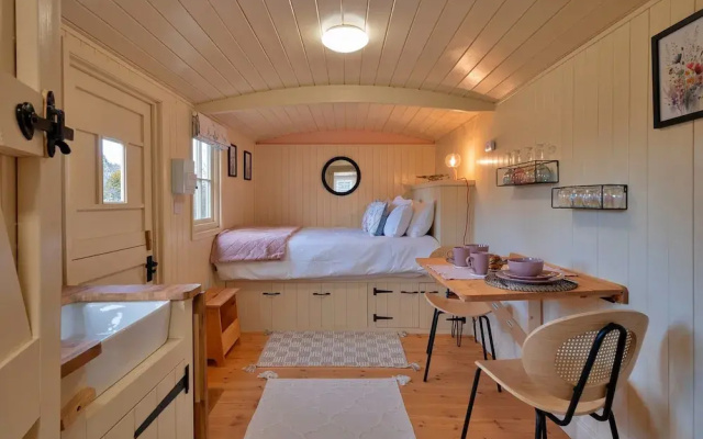 Glamping in Northamptonshire Near Cotswolds