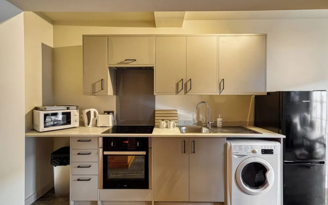 Renaissance House Apartments