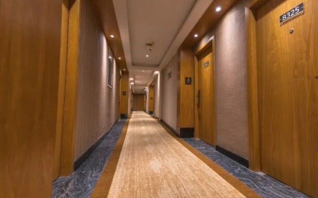 Super 8 Hotel (Luoyang Longmen High-speed Railway Station Quanyi Square)