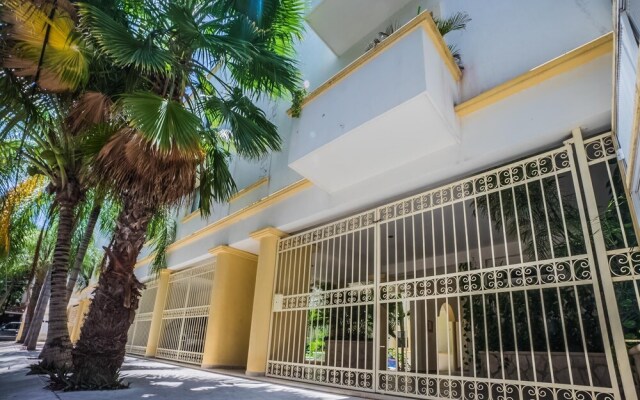 Romanina 1 Condo in the Heart of Playa del Carmen by Redawning