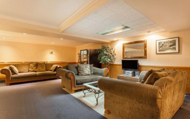 Howard Johnson by Wyndham Nanaimo Harbourside