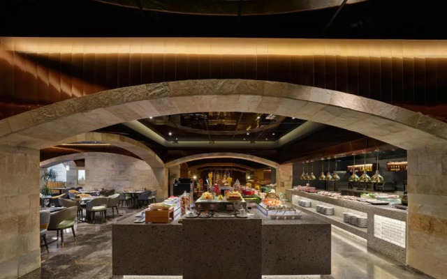 Poly Plaza Hotel