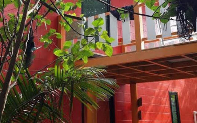 Koh Phi Phi Stones Bar Dorm Rooms & Restaurant