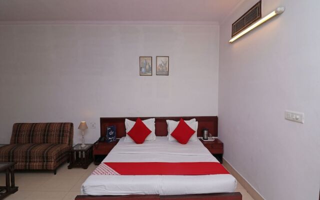 OYO 14837 Hotel Uberoi Anand