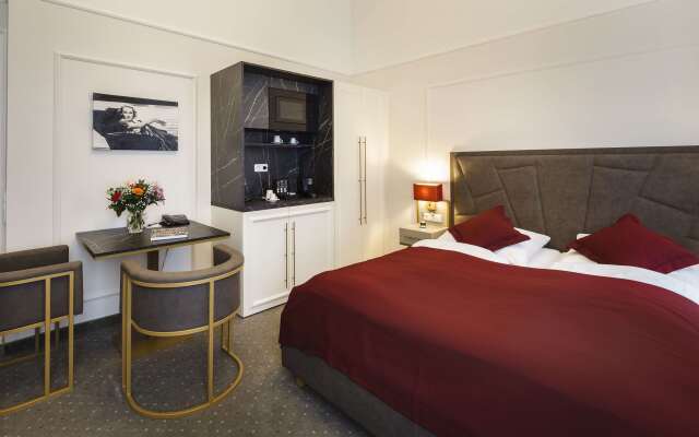 Star-Apart Hansa Hotel