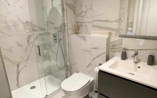 Luxury Flat with Parking & Large Terrace
