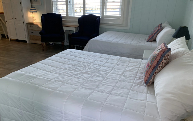 Vineyard Harbor Motel - Private Beach