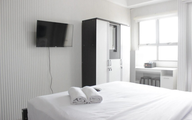 Chic and Comfy Studio Room at Mekarwangi Square Apartment Cibaduyut by Travelio