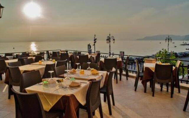 La Vista Postcard Hotel