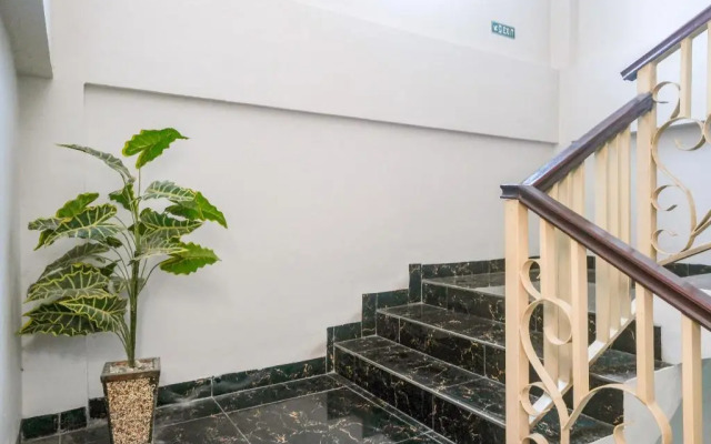 RedDoorz near Hermes Place Polonia Medan