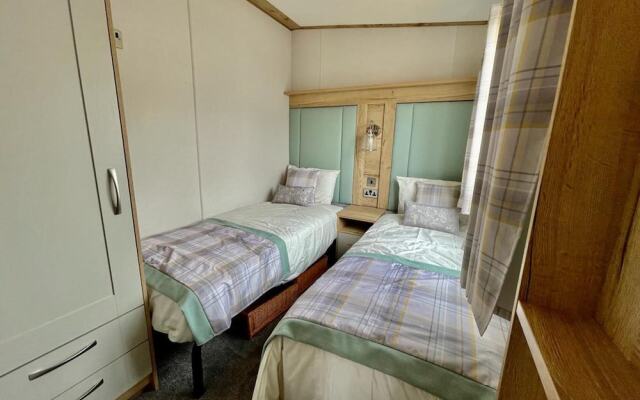 Prime Location 3-bed Chalet in Seal Bay, Selsey