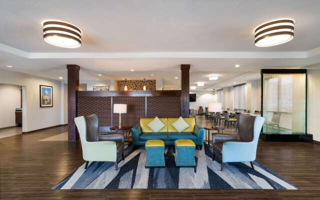 Comfort Inn & Suites Victoria North