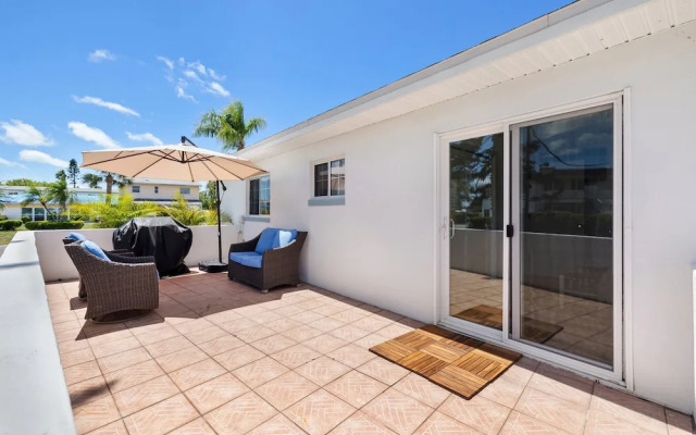 Stylish Villa Near Treasure Island Beaches