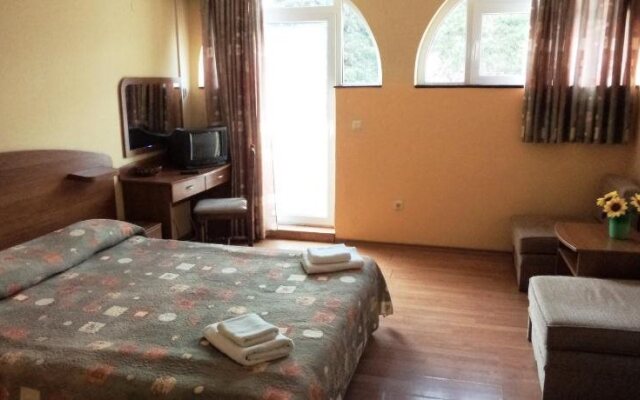 Irish Rover Hotel