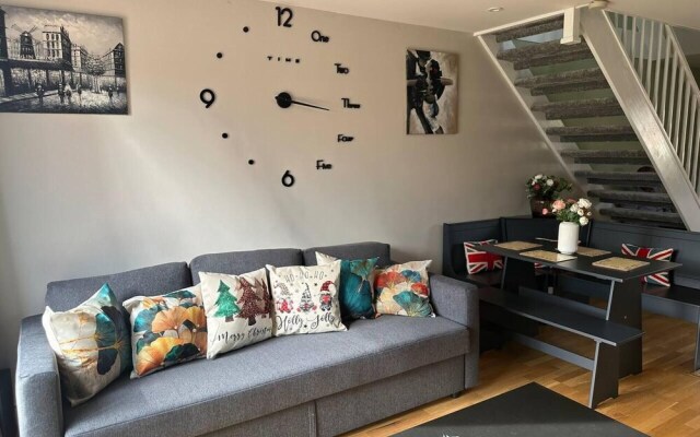 Remarkable 2-bed House in Northolt