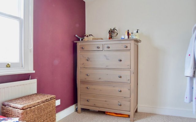 Homely 1 Bedroom Clapham Flat With City Views