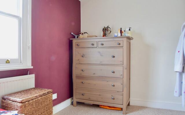 Homely 1 Bedroom Clapham Flat With City Views