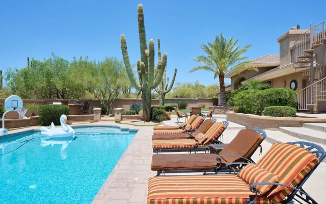 Valley View Villa - Private Pool - Hidden Bedroom