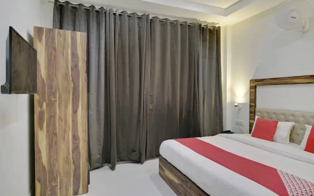 Crown Resort And Restaurent by OYO Rooms