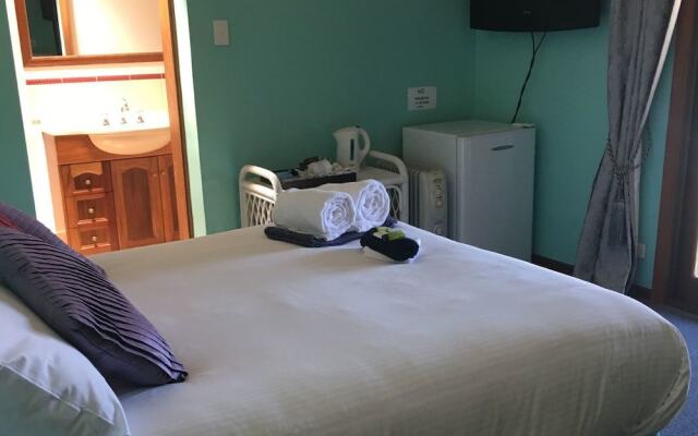 Country Lodge Motel