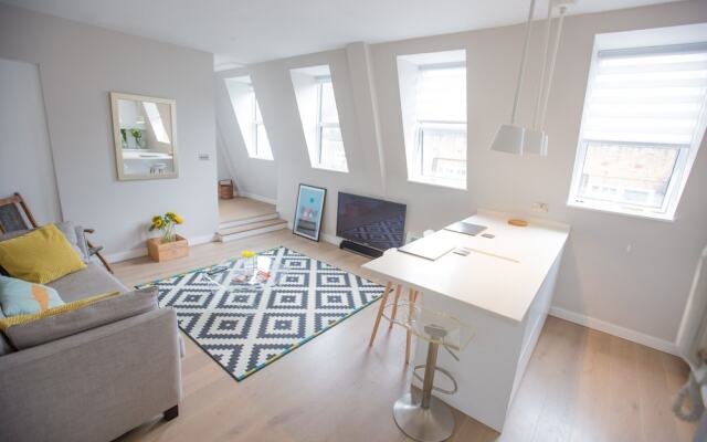 Stylish Rooftop Flat on Kensington High Street