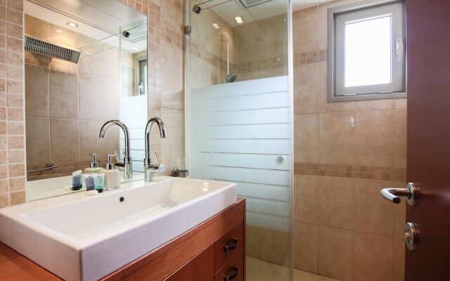 Luxury Family Getaway in Ramat Aviv