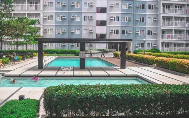 Room in Condo - Butler's Bnb A Trees Residences Qc Phil