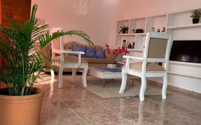 Stylish 2r-2b Apt Near the Beach and Main Street