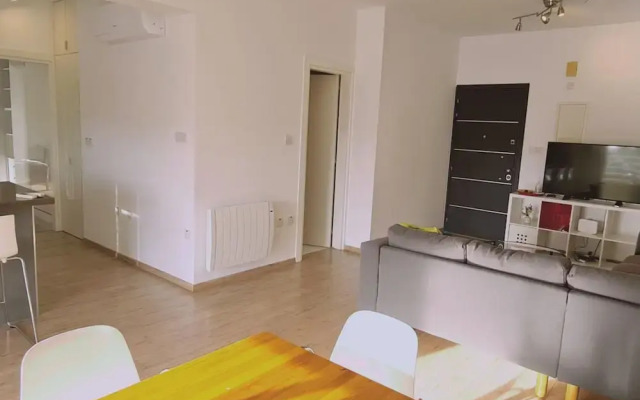 58 LIM - Stay Mystique Apartment